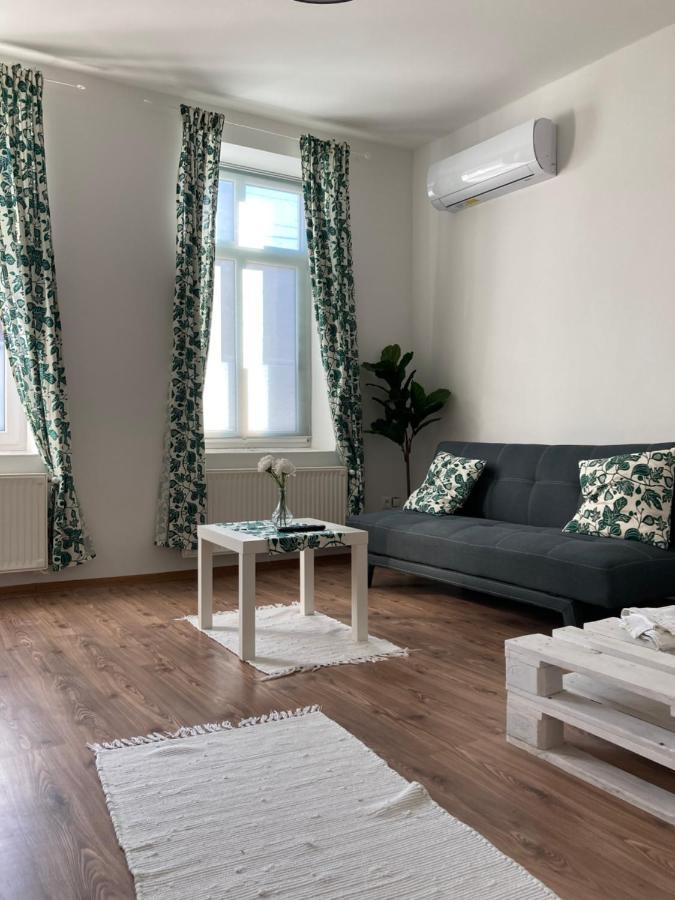 L&R Apartment Győr Esterno foto
